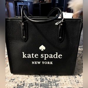 Structured kate spade tote. Never used. Still has tags on it.